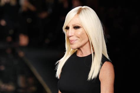 Versace news: intervista a Donatella Versace alla vigilia della sfilata